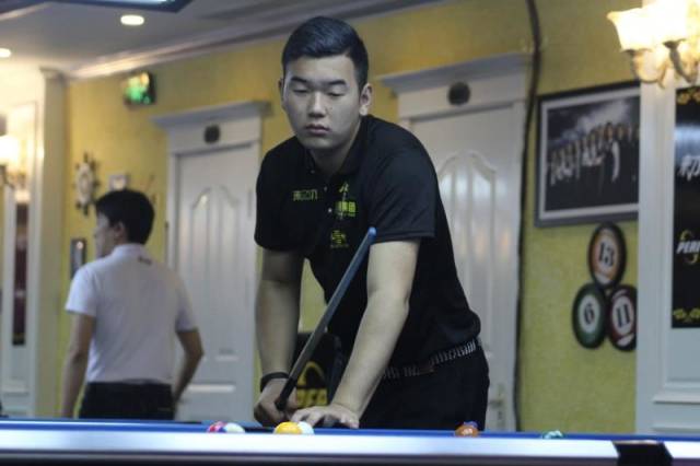 他在赛场上 他在赛场上